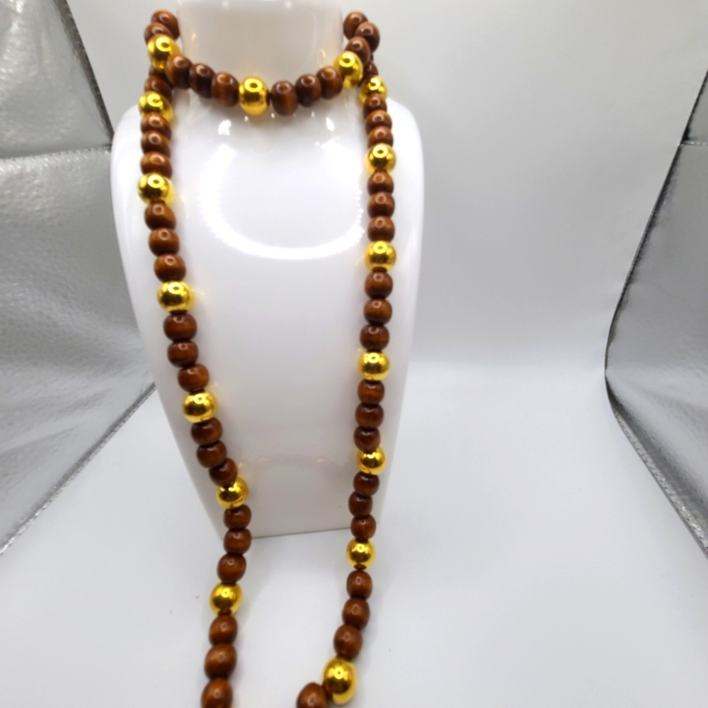 Necklace and bracelet. Brown and gold. Woody. Light for women. Stretchy